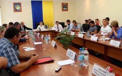 Сам бог велів »депутати ще раз розглянуть питання про намір прийняти лікарню ампу у власність (прийняти) Сам бог велів »депутати ще раз розглянуть питання про намір прийняти лікарню ампу у власність