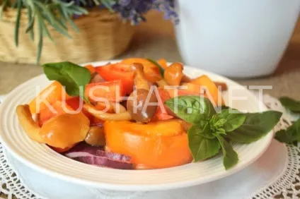 Салат з маринованими опеньками і помідорами (рецепт салату з маринованими опеньками) Салат з маринованими опеньками і помідорами