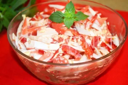 Салат «червоне море» з крабовими паличками (паличками) Салат «червоне море» з крабовими паличками