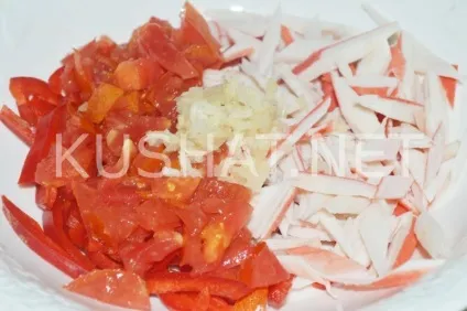 Салат «червоне море» з крабовими паличками (паличками) Салат «червоне море» з крабовими паличками