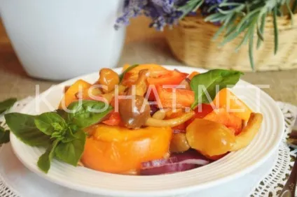 Салат з маринованими опеньками і помідорами (салат з маринованими опеньками фото) Салат з маринованими опеньками і помідорами