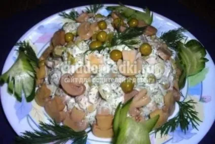 Салат з огірками і грибами