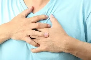 Серце стукає в горлі що означає таке серцебиття і як лікувати