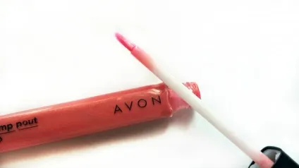 Блиск для губ з ефектом об'єму avon plump pout в відтінках soft honey, plump peach і berry plush (обсягу) Блиск для губ з ефектом об'єму avon plump pout в відтінках soft honey, plump peach і berry plush