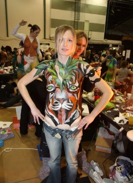 Body art - це не вишукування збоченої молоді, це мистецтво (вишукування) Body art - це не вишукування збоченої молоді, це мистецтво