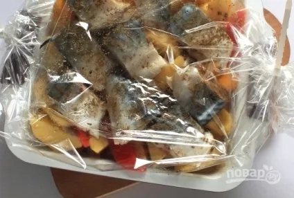 Скумбрія з картоплею запечена в рукаві в духовці (скумбрія) Скумбрія з картоплею запечена в рукаві в духовці