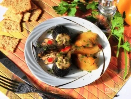 Скумбрія з картоплею запечена в рукаві в духовці (повноцінний) Скумбрія з картоплею запечена в рукаві в духовці