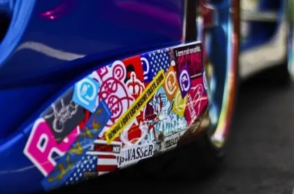 Sticker bombing - стікер бомбинг - розфарбуй свій автомобіль (бомбинг) Sticker bombing - стікер бомбинг - розфарбуй свій автомобіль