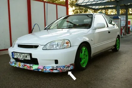 Sticker bombing - стікер бомбинг - розфарбуй свій автомобіль (sticker) Sticker bombing - стікер бомбинг - розфарбуй свій автомобіль