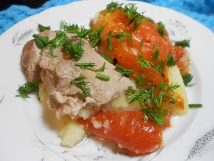Свинина з помідорами і картоплею в мультиварці - покроковий рецепт з фото на