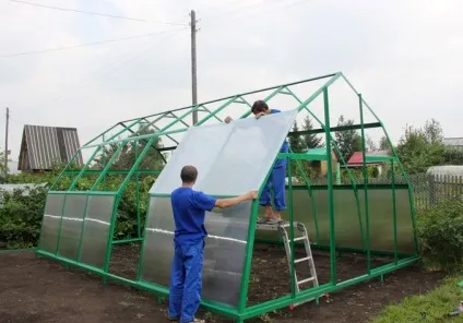 Теплиця з куточка з полікарбонату своїми руками, парник металевий і креслення каркаса, як (полікарбонату) Теплиця з куточка з полікарбонату своїми руками, парник металевий і креслення каркаса, як