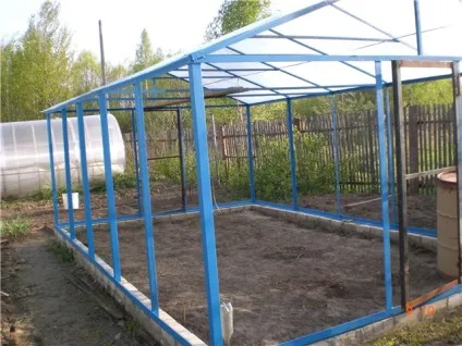 Теплиця з куточка з полікарбонату своїми руками, парник металевий і креслення каркаса, як (полікарбонату) Теплиця з куточка з полікарбонату своїми руками, парник металевий і креслення каркаса, як