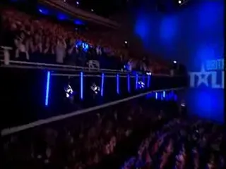 Ти ідіот мені що потанцювати можна я ж танцюю (ідіот) Ти ідіот мені що потанцювати можна я ж танцюю