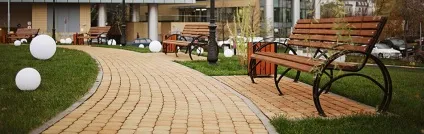 Тротуарна плитка в ландшафтному дизайні заміського будинку, кам'яний вік (тротуарна) Тротуарна плитка в ландшафтному дизайні заміського будинку, кам'яний вік