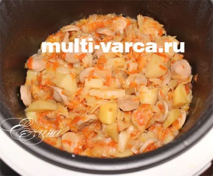 Тушкована картопля з сосисками в мультиварці (картопля сосисками мультиварці) Тушкована картопля з сосисками в мультиварці