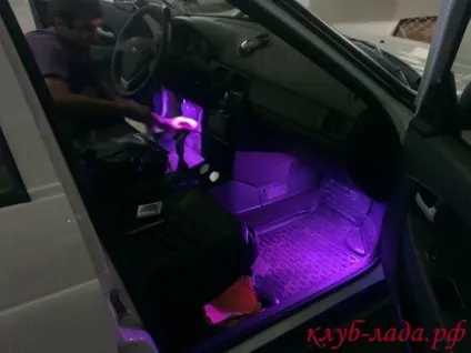 Установка підсвічування підлоги (ніг) в Пріорі (підсвічування салону ваз 2170) Установка підсвічування підлоги (ніг) в Пріорі