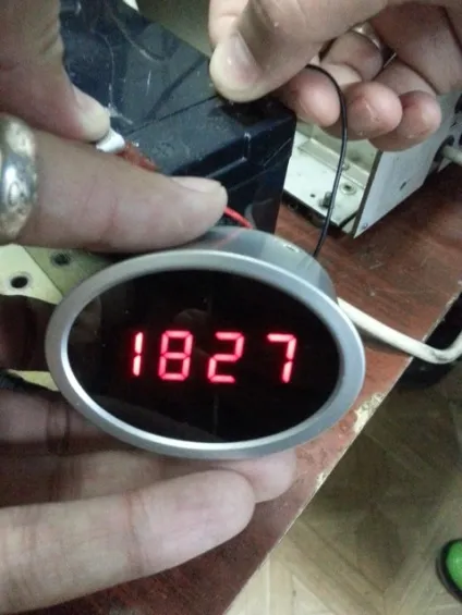 Установка вольтметра в - Пріор - замість годин або кнопки (Пріор) Установка вольтметра в - Пріор - замість годин або кнопки