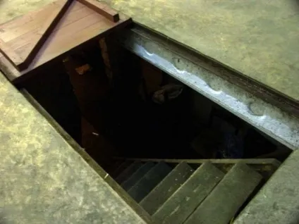 Вентиляція в погребі в гаражі (повітря буде надходити) Вентиляція в погребі в гаражі
