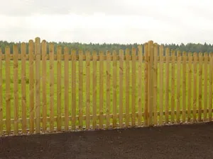 Види дерев'яних парканів і їх будівництво (залежно клімату складу) Види дерев'яних парканів і їх будівництво