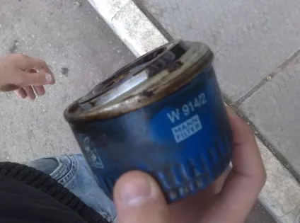 Видавив масло через масляний фільтр (видавив) Видавив масло через масляний фільтр