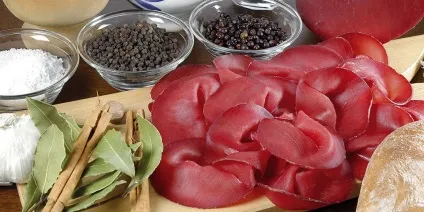 Брезаола - італійська в'ялена яловичина рецепт приготування, калорійність, ціна (приготування) Брезаола - італійська в'ялена яловичина рецепт приготування, калорійність, ціна
