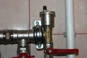 Повітря в системі гарячого водопостачання будинку і трубах, його видалення і скидання (повітря) Повітря в системі гарячого водопостачання будинку і трубах, його видалення і скидання
