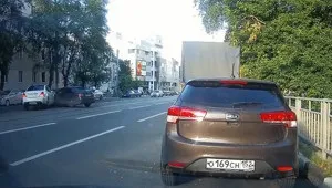 В Югрі звільнили даїшника, який зловив п'яними за кермом свого колегу і відомого лікаря (даішник) В Югрі звільнили даїшника, який зловив п'яними за кермом свого колегу і відомого лікаря