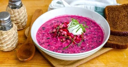 Холодний борщ - рецепти з буряком, ковбасою, кефіром, яловичиною і щавлем (ковбасою) Холодний борщ - рецепти з буряком, ковбасою, кефіром, яловичиною і щавлем