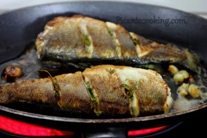 Смажений сібас з травами і часником, picantecooking (травами) Смажений сібас з травами і часником, picantecooking