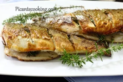 Смажений сібас з травами і часником, picantecooking (чебрець) Смажений сібас з травами і часником, picantecooking