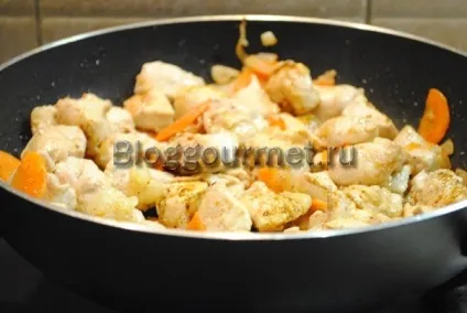 Печеня в горщиках з куркою і картоплею в духовці рецепт з фото (печеня в горщиках з куркою і картоплею в духовці рецепт з фото) Печеня в горщиках з куркою і картоплею в духовці рецепт з фото