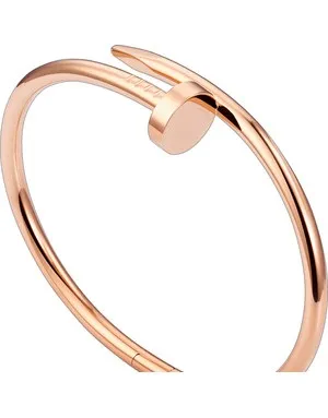 Бузова порізала зап'ясті браслетом від cartier - woman s day (cartier) Бузова порізала зап'ясті браслетом від cartier - woman s day
