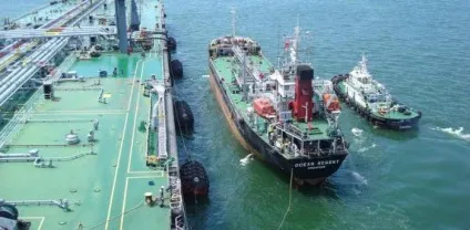 Бункерування судна паливом біля причалу і в море (судна) Бункерування судна паливом біля причалу і в море