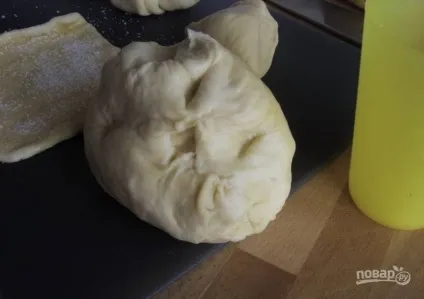 Булочки-сердечка з цукром - покроковий рецепт з фото на