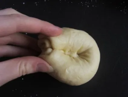 Булочки-сердечка з цукром - покроковий рецепт з фото на