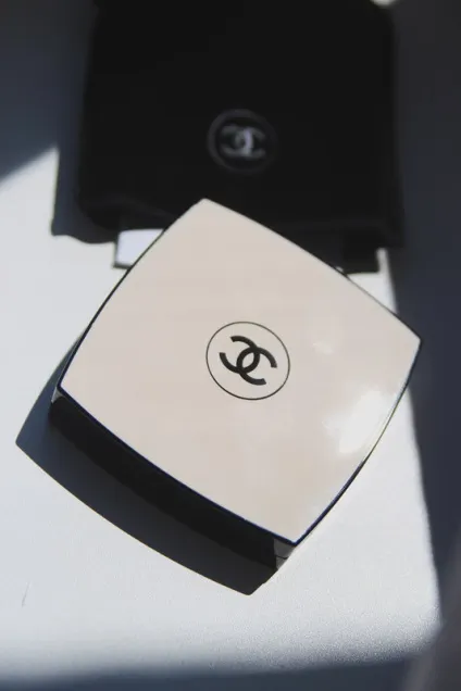 Chanel les beiges healthy glow natural eyeshadow palette, pencil box (chanel) Chanel les beiges healthy glow natural eyeshadow palette, pencil box