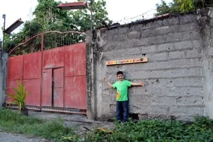 9-Літній хлопчик піклується про бродячих собак, а потім втілює в життя свою мрію - створює притулок! (Хлопчик) 9-Літній хлопчик піклується про бродячих собак, а потім втілює в життя свою мрію - створює притулок!