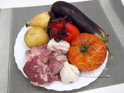 Баклажани з м'ясом і картоплею - готуємо ситне блюдо в горщиках (баклажани з м'ясом і картоплею - готуємо ситне блюдо в горщиках) Баклажани з м'ясом і картоплею - готуємо ситне блюдо в горщиках