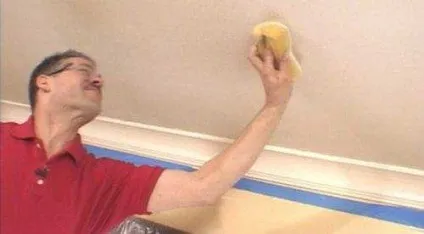 Чим і як правильно фарбують шпалери під фарбування на стелі - відео, чи можна фарбувати старі паперові,