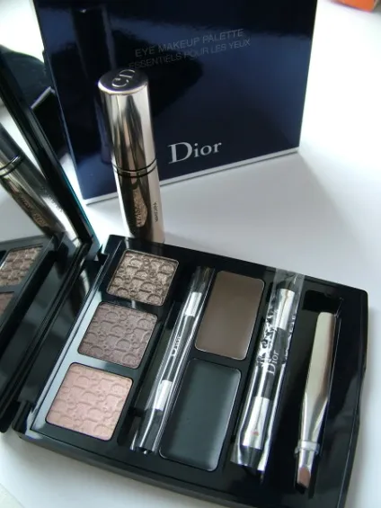 Що купувати в дьюті-фрі універсальний набір для макіяжу очей dior eye designer - елена Чемезова (набір) Що купувати в дьюті-фрі універсальний набір для макіяжу очей dior eye designer - елена Чемезова