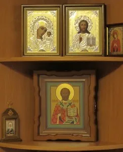 Ікони в будинку для благополуччя і щастя сім'ї - як вибрати і розташувати (де вішати ікони в будинку) Ікони в будинку для благополуччя і щастя сім'ї - як вибрати і розташувати