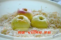 Капуста квашена з яблуками і кропом - рецепт з фото