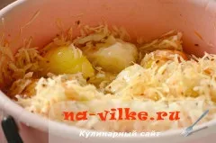 Капуста квашена з яблуками і кропом - рецепт з фото
