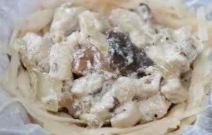 Картопляні тарталетки з куркою і грибами (кошички з картоплі) Картопляні тарталетки з куркою і грибами