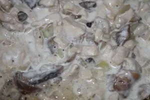 Картопляні тарталетки з куркою і грибами (курка з грибами під сиром) Картопляні тарталетки з куркою і грибами