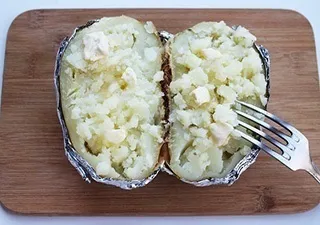 Картопля, запечена в фользі або крихта-картопля, приготуй, сподобається! (Запечений) Картопля, запечена в фользі або крихта-картопля, приготуй, сподобається!