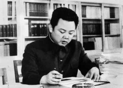Кім чен ір (kim jong-il) біографія, фото, особисте життя і його син (біографія) Кім чен ір (kim jong-il) біографія, фото, особисте життя і його син