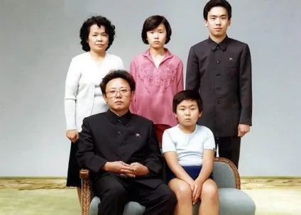 Кім чен ір (kim jong-il) біографія, фото, особисте життя і його син (біографія) Кім чен ір (kim jong-il) біографія, фото, особисте життя і його син