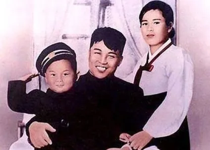 Кім чен ір (kim jong-il) біографія, фото, особисте життя і його син (біографія) Кім чен ір (kim jong-il) біографія, фото, особисте життя і його син