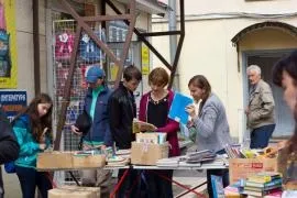 Книжковий ярмарок в дк їм
